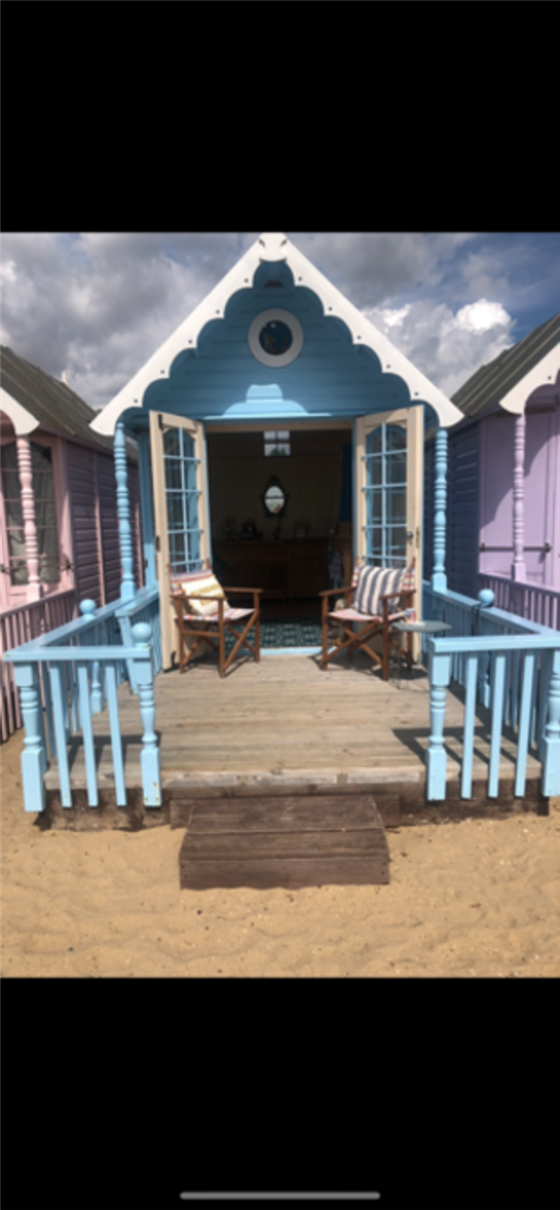 Beach Hut Exterior and Deck Seating