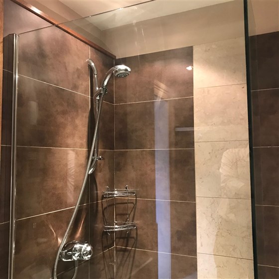 Standard Double en-suite shower