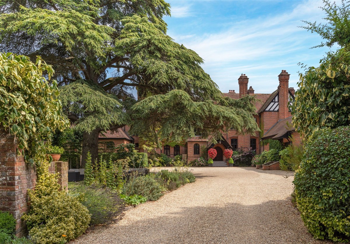 Careys Manor Hotel