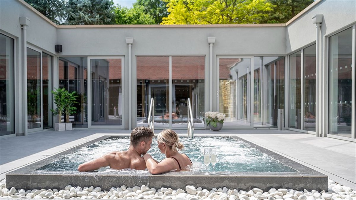 Hydropool im Freien
