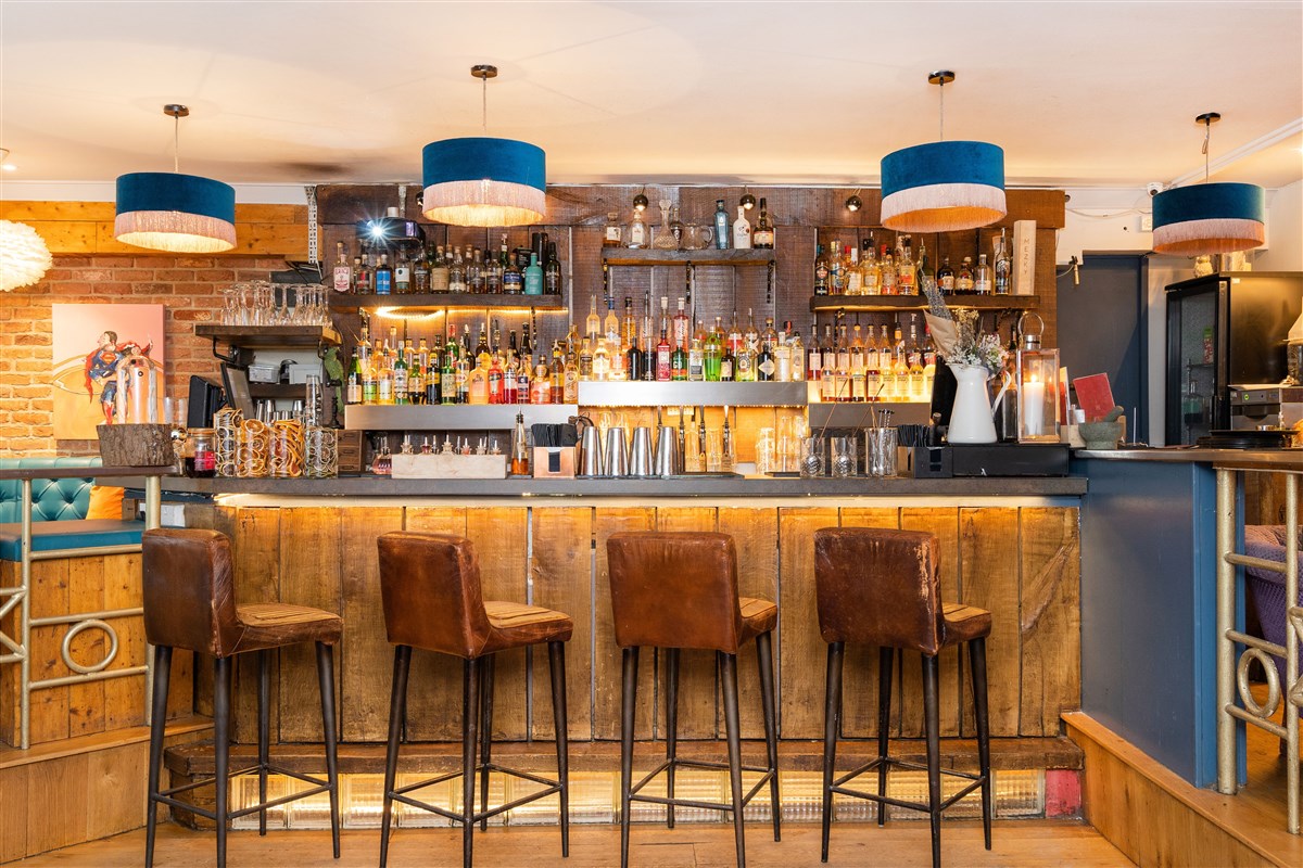 Cocktail bar