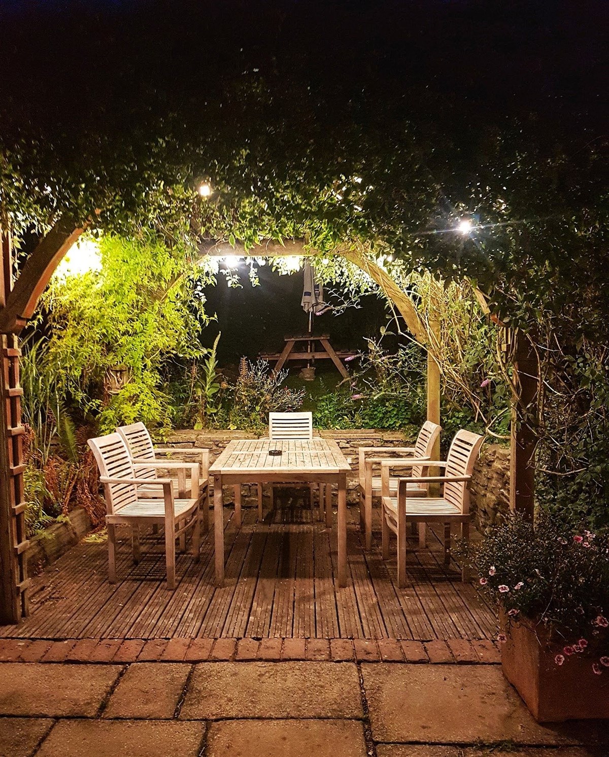 Alfresco Dinnning