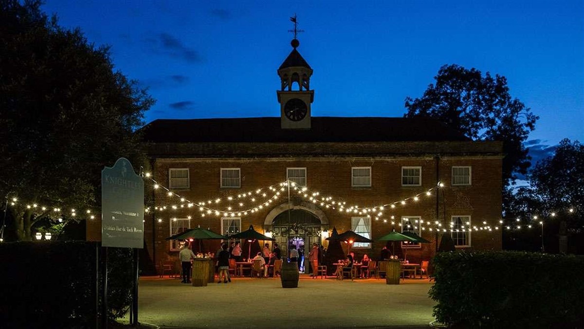 Fawsley Hall Hotel bei Nacht