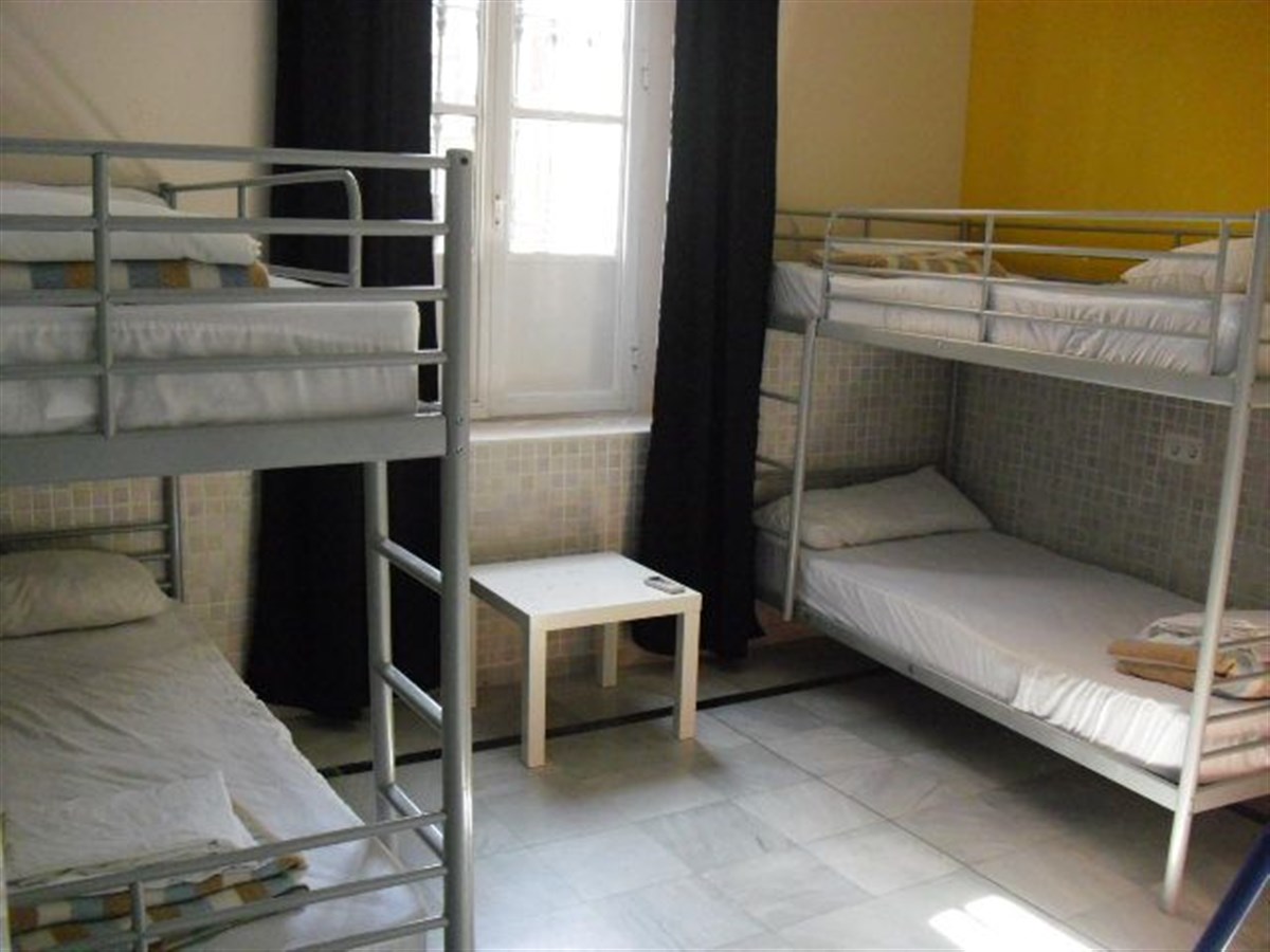 Room with 4 beds ( 2 bunkbeds)