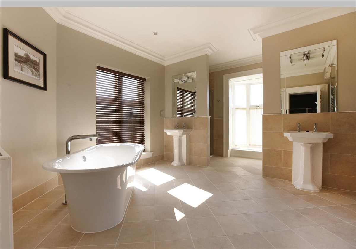 Charles Gooch Suite Bathroom