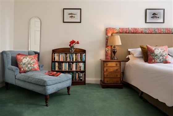 Red Room chaise longue, Budle Hall