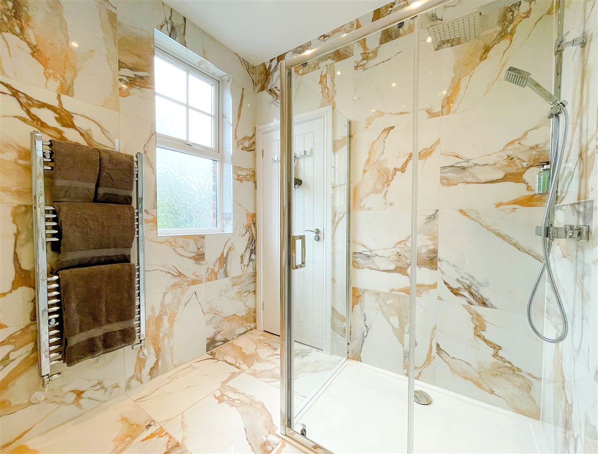 Bathroom Deluxe King Room