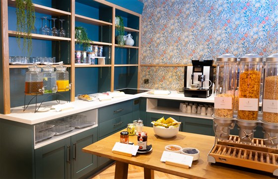 English and continental breakfast