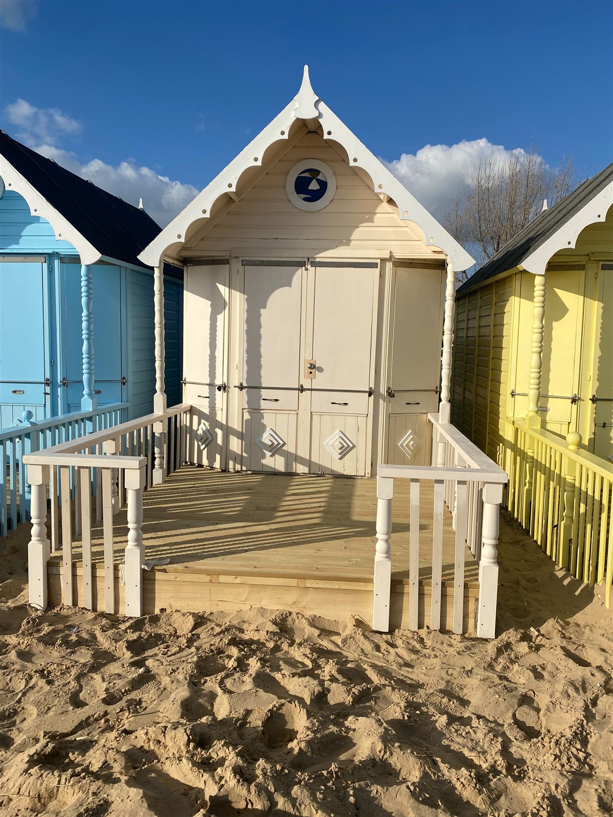 Beach Hut 91 West Mersea Beach Rent Beach Huts beach-hut-91-west-mersea-beach-rent-beach-huts