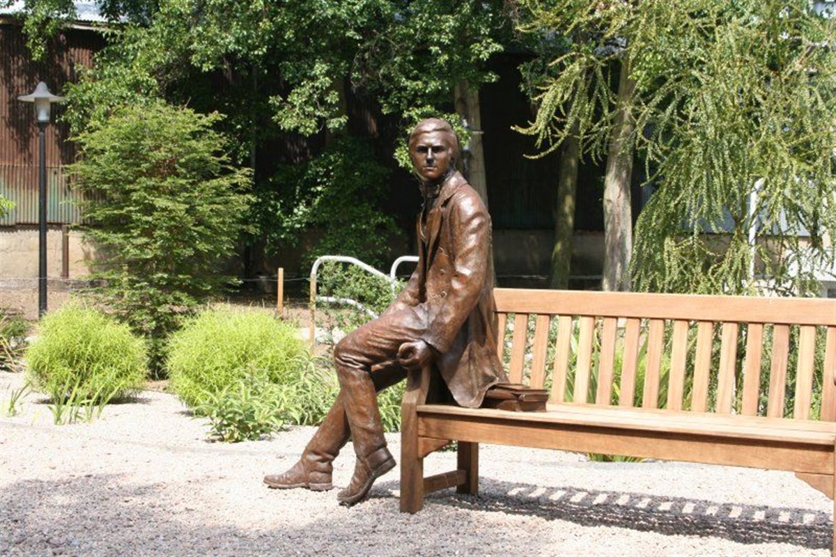 Scultura e giardino di Darwin