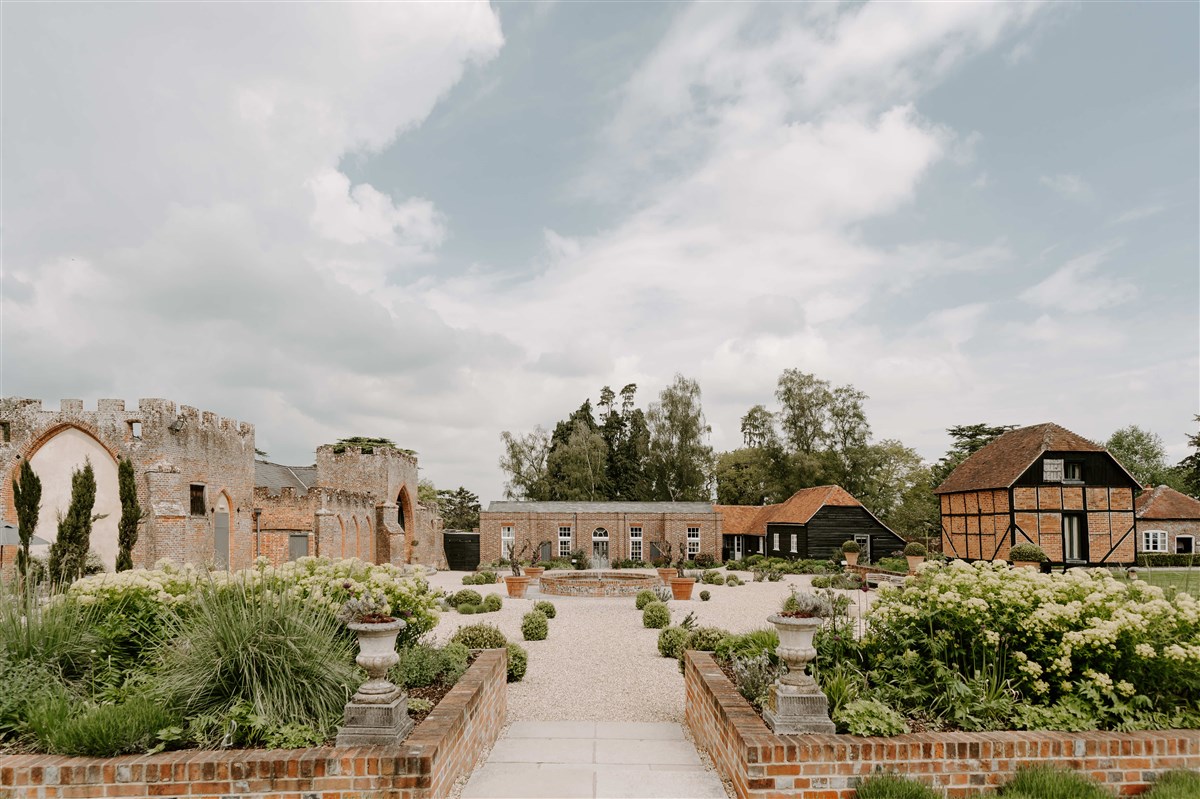 Wasing Park - The Castle Barn & Gardens