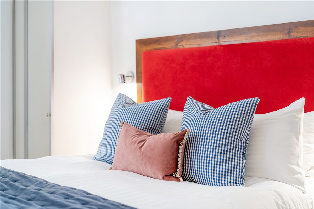 Suite bedroom