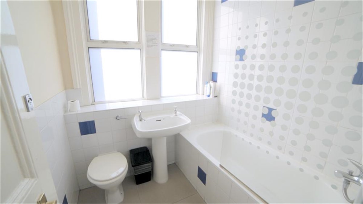 Bathroom 1 - common