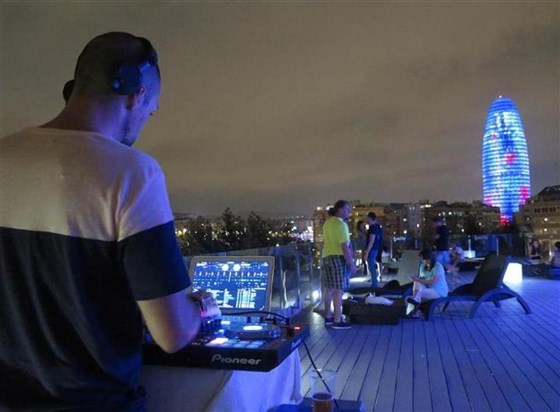 DJ