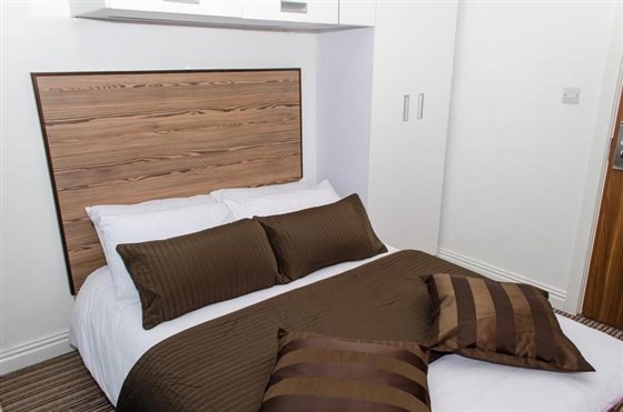 Quarto Duplo com Banheiro Privativo - Trivelles Bradford
