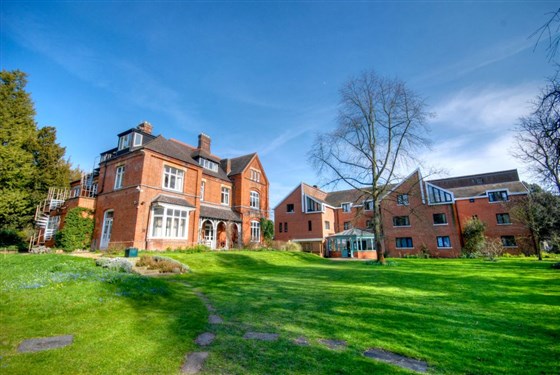 Oldham Hall e College House