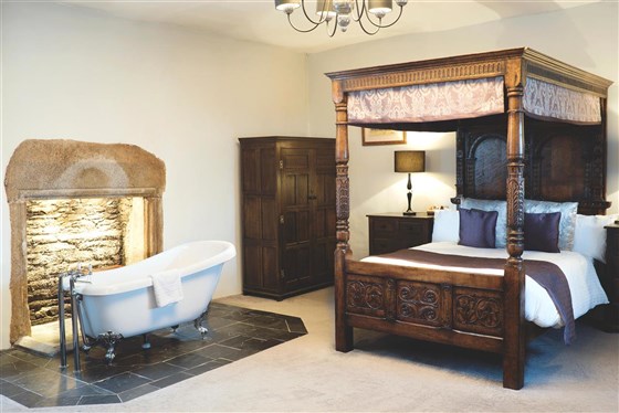 Four Poster Room
