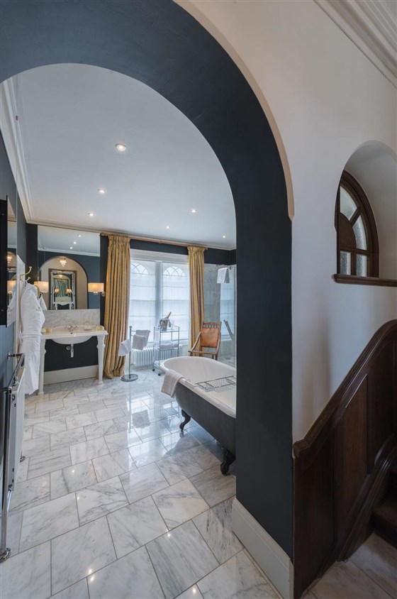 Oak Bedchamber Bathroom