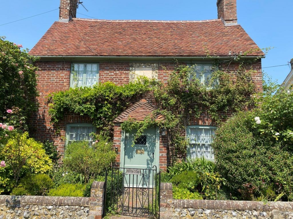 June getaway in picture perfect cottage