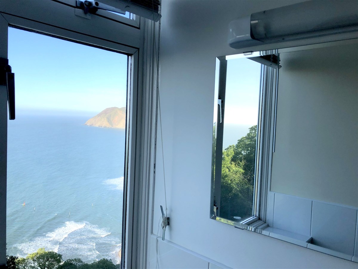 海景顶楼自助式公寓 - 带特大号床和独立浴室