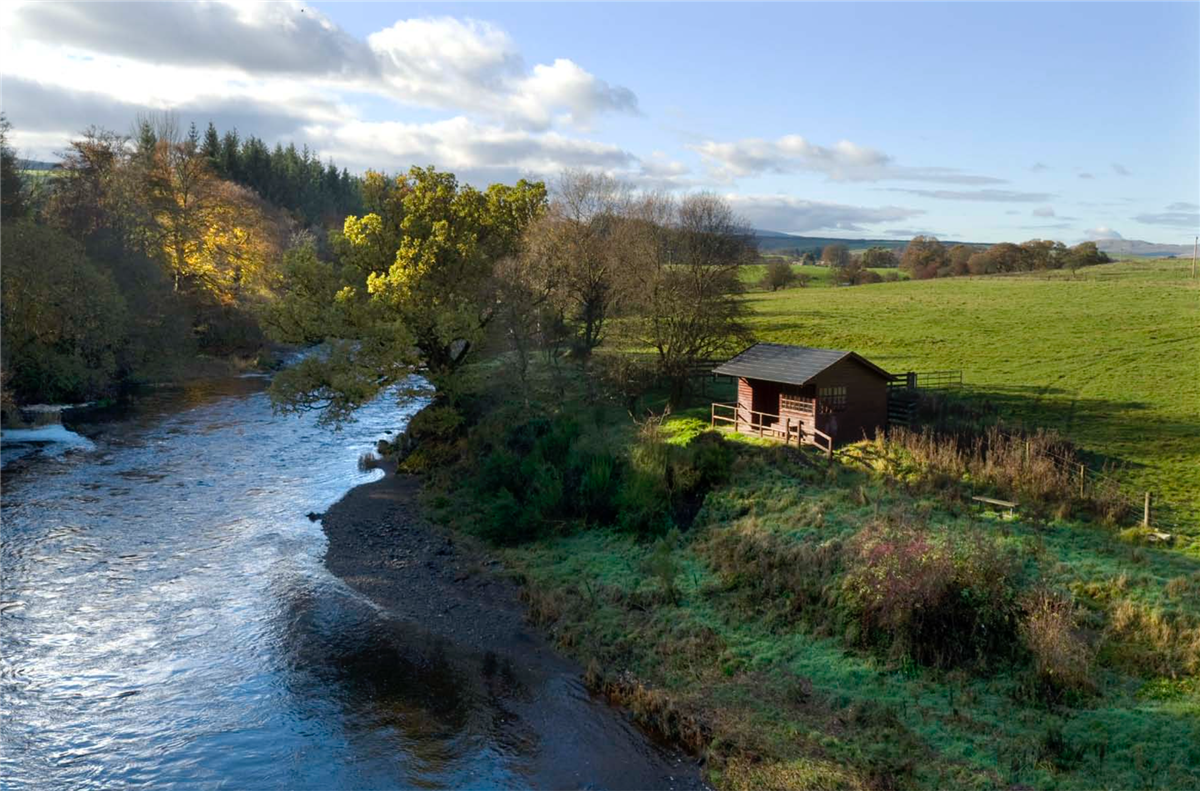 Ryehill Main Fishing Lodge and the Mill Pool
