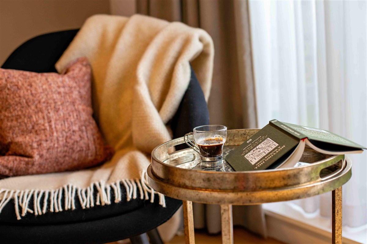 Monarch House - 40 Penthouse Coffee & Book