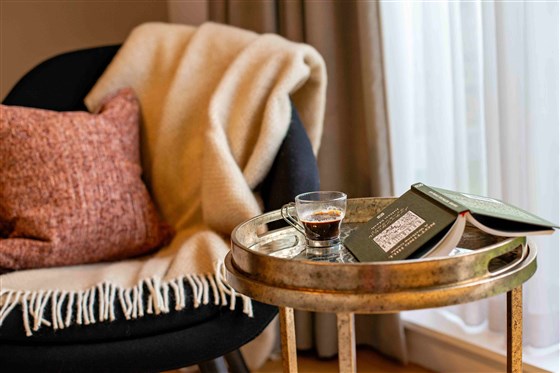 Monarch House - 40 Penthouse Coffee & Book
