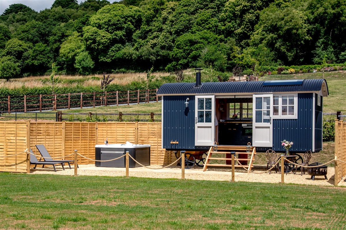 Luxury Shepherds Hut in Devon with a private hot tub