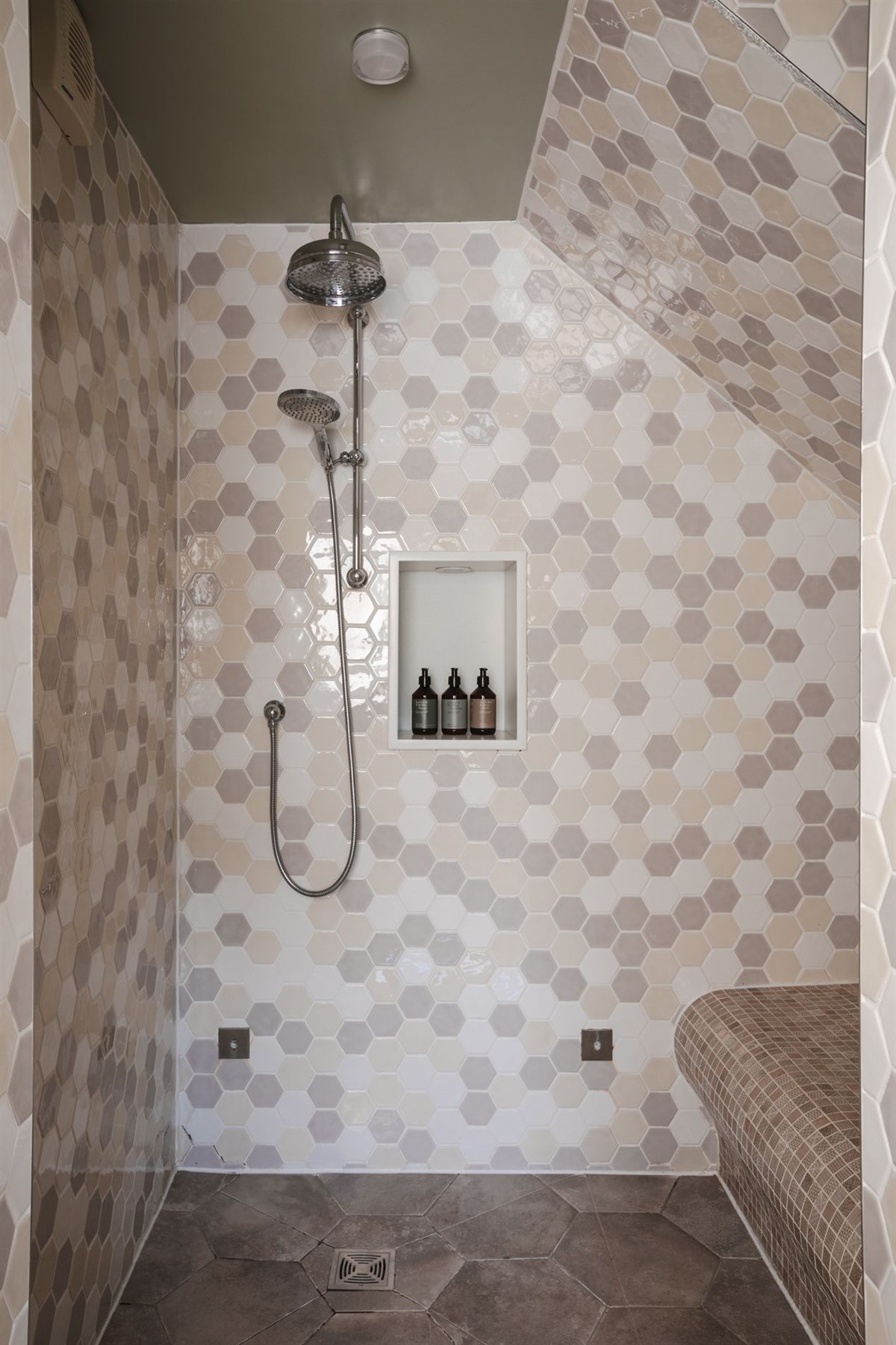Spacious bedroom, accessible shower room, Kinder 