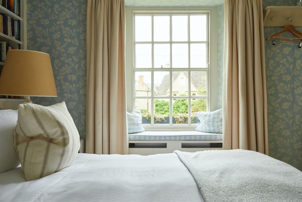 Bedroom, The Kingham Plough