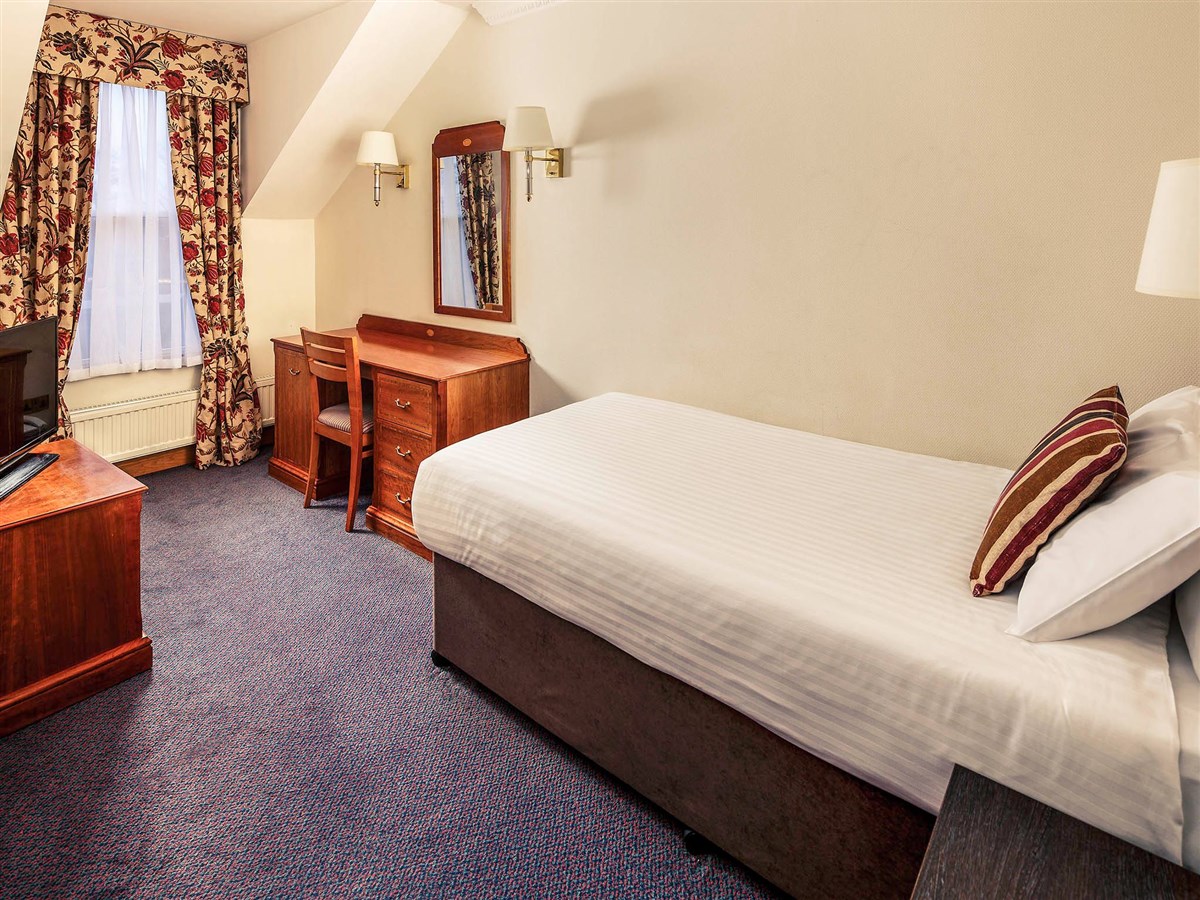 Fairfield Manor Hotel