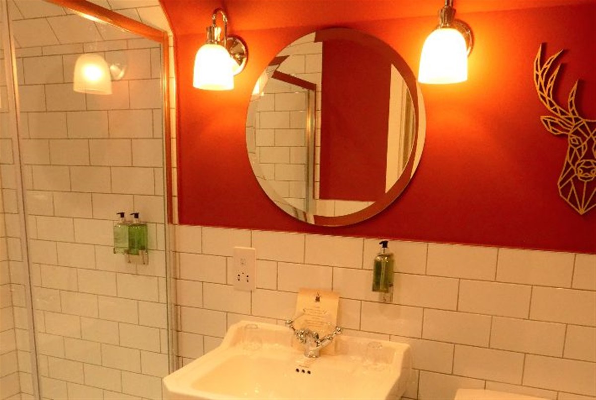 Lismore Room en-suite