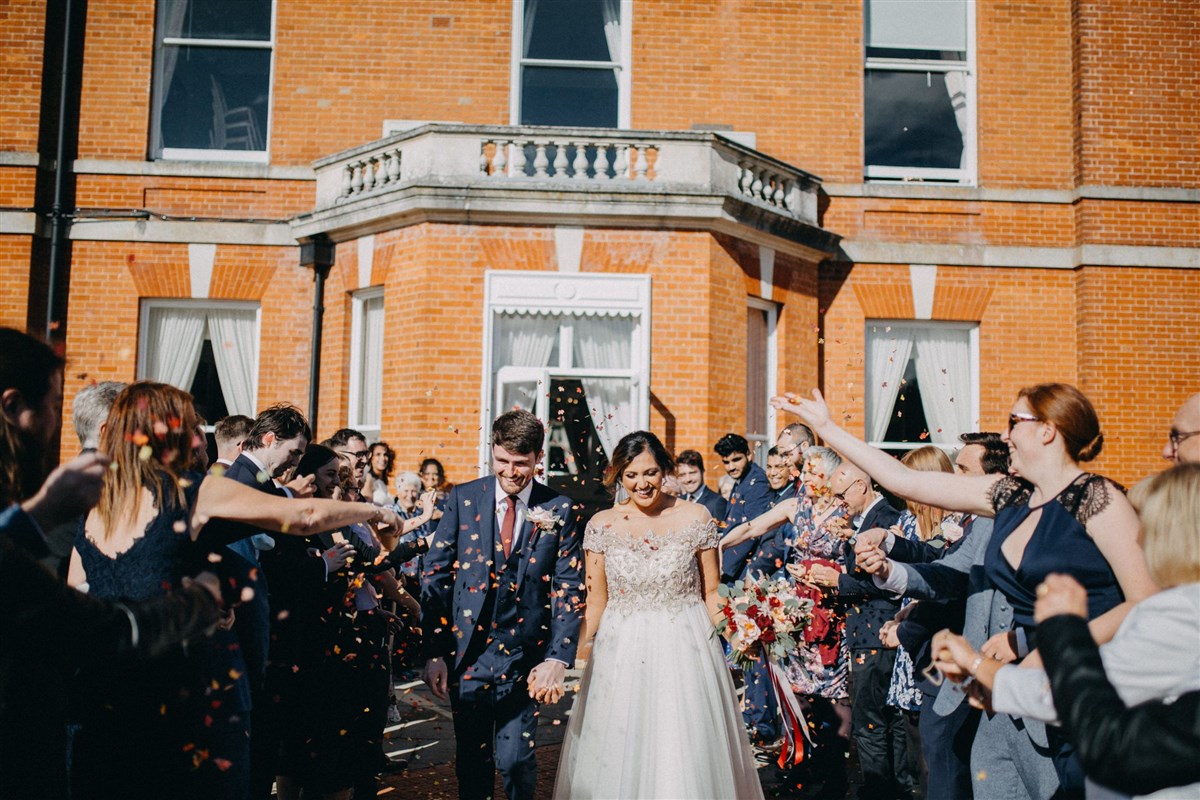 Garden terrace confetti throwing
