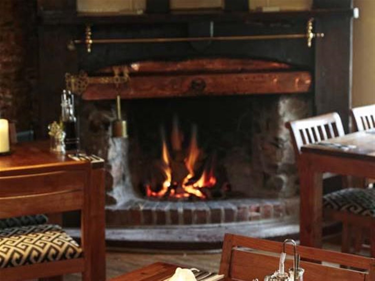 Offenes Feuer im Hauptrestaurant