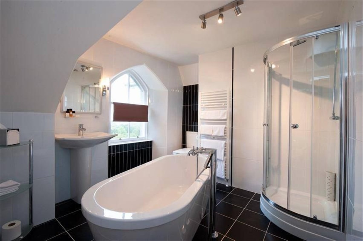 Suite Bathroom