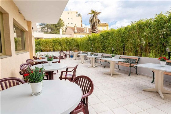Adonis Cannes