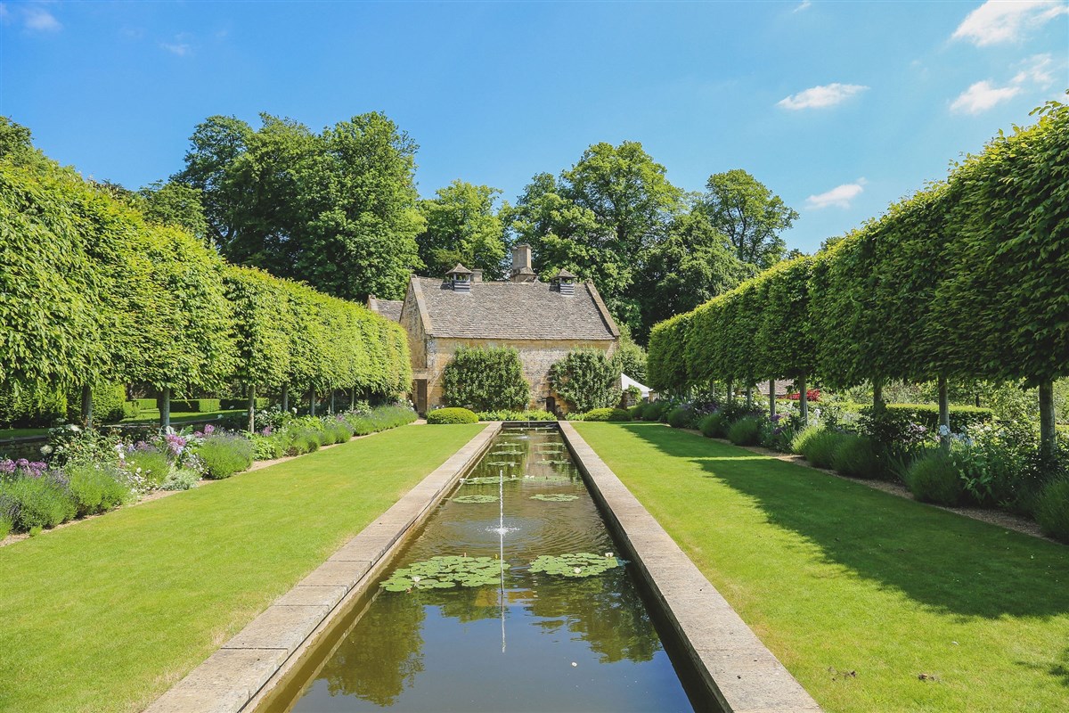 Manor Water garden 