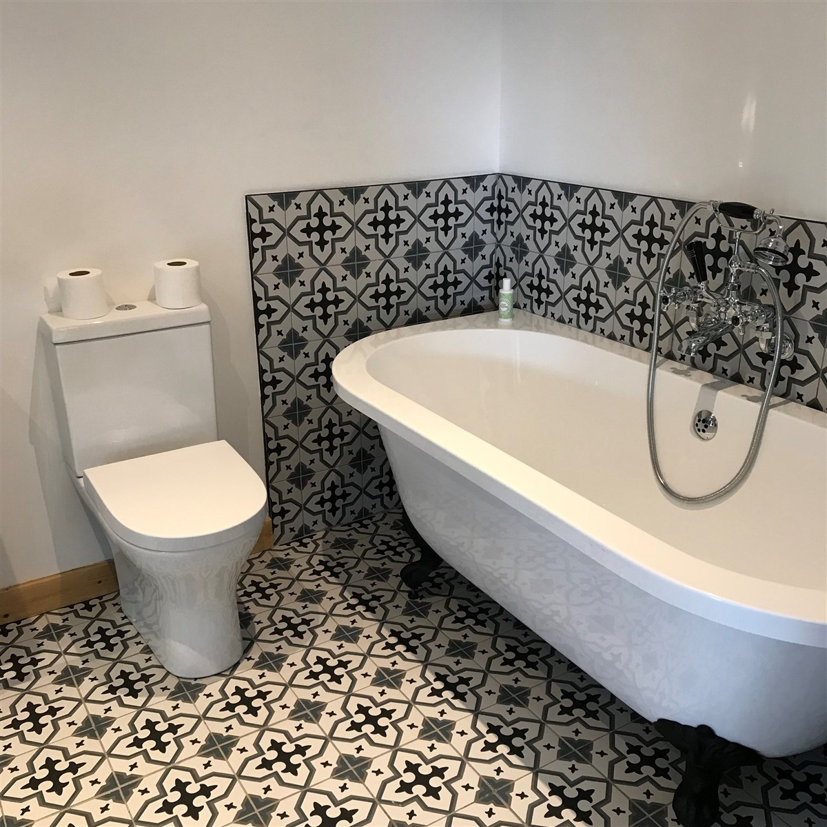 Honeymoon suite - Roll top bath