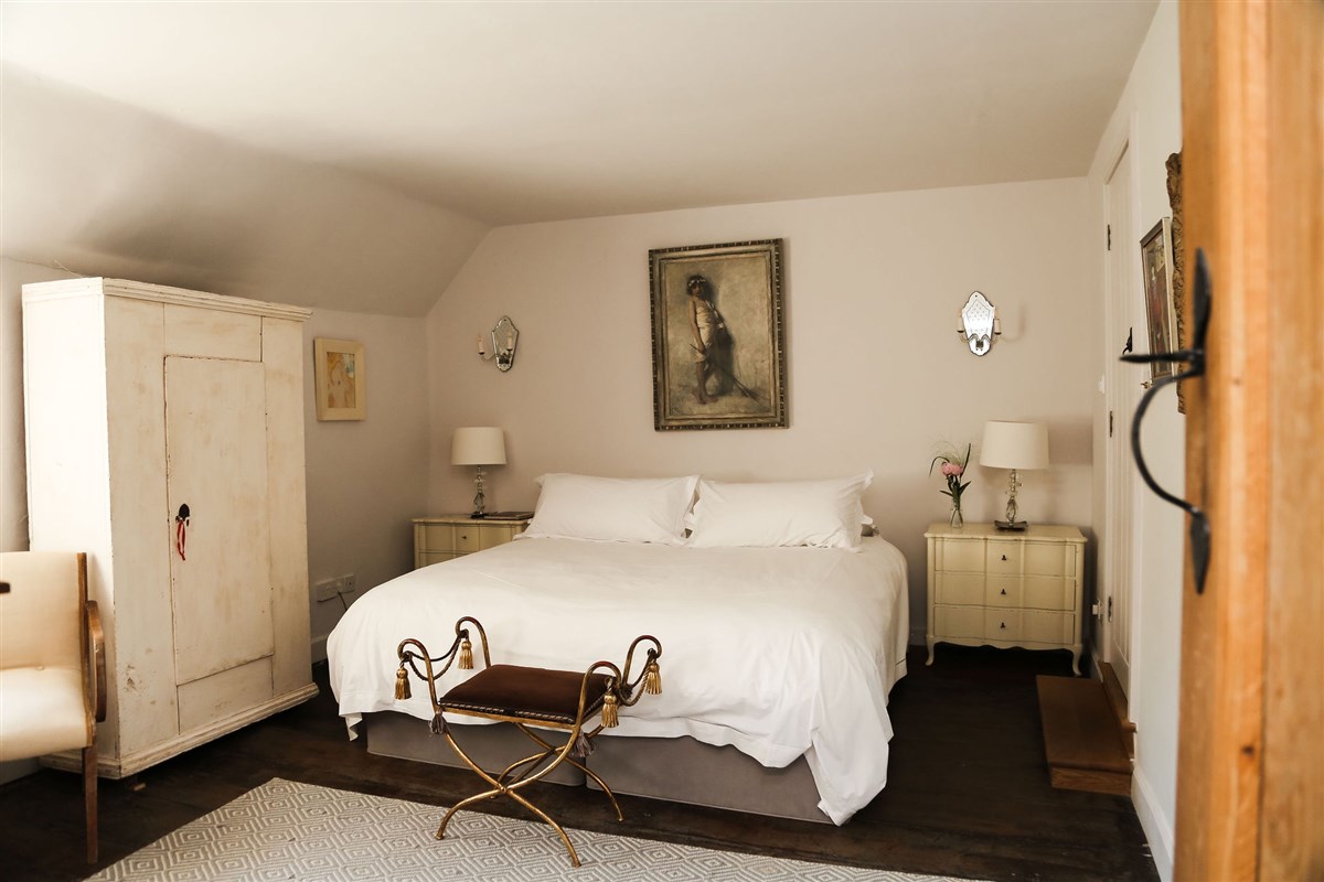 Lake View Bedroom Manor