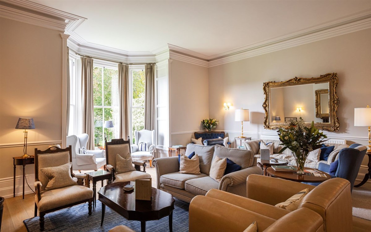 Back Lounge