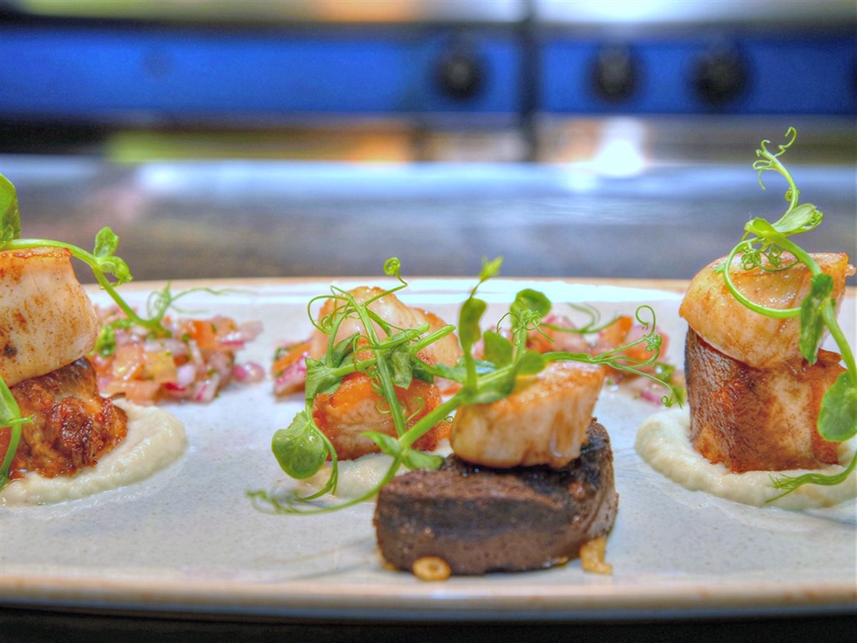 O jantar é servido no restaurante recomendado Y Sgwar na vila.