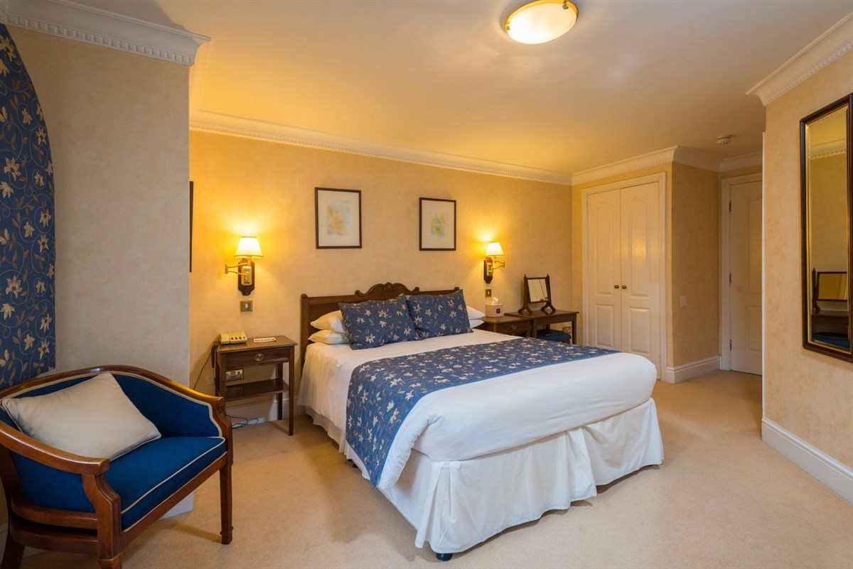 Glen-Yr-Afon House Hotel