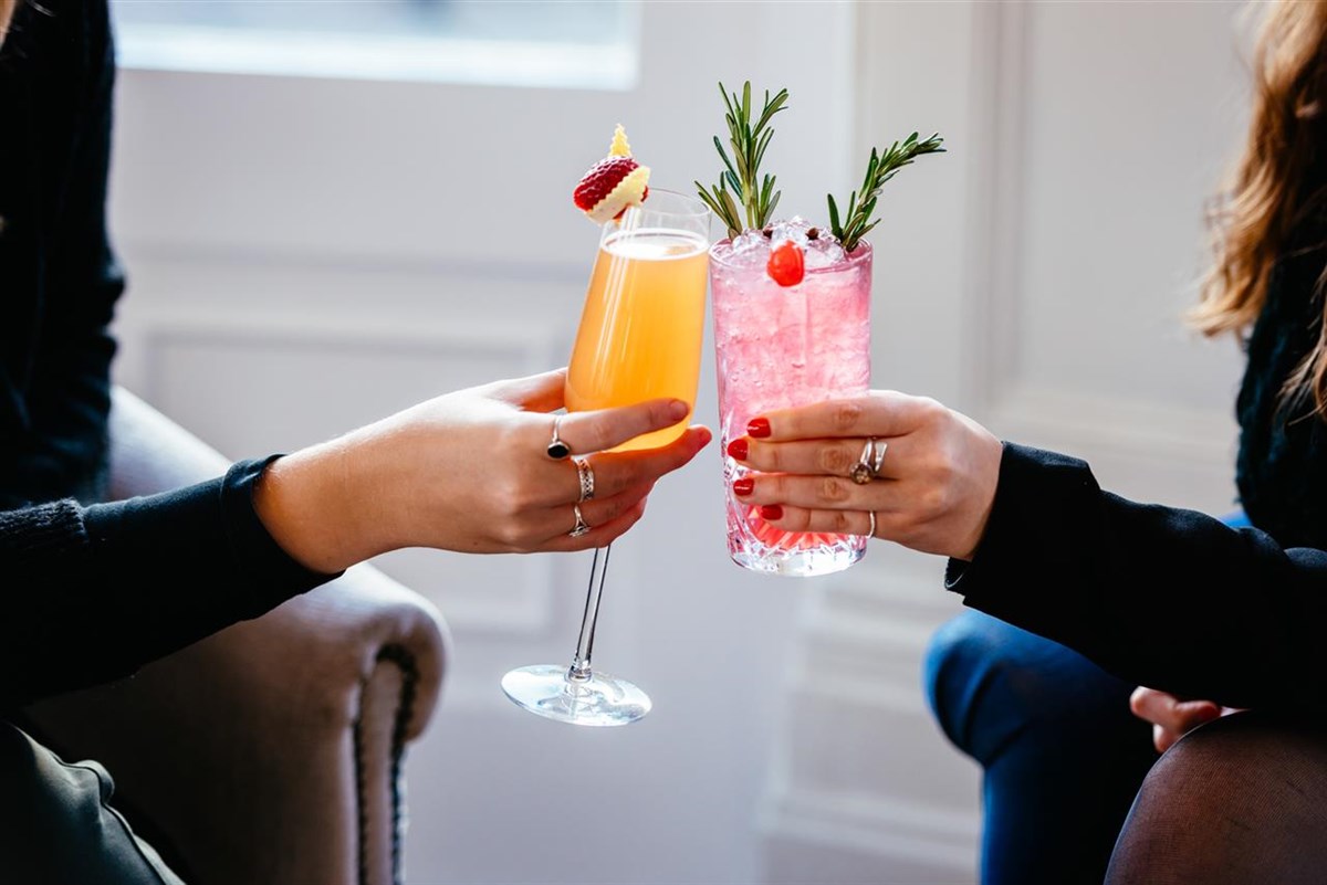Cheers to cocktails! 