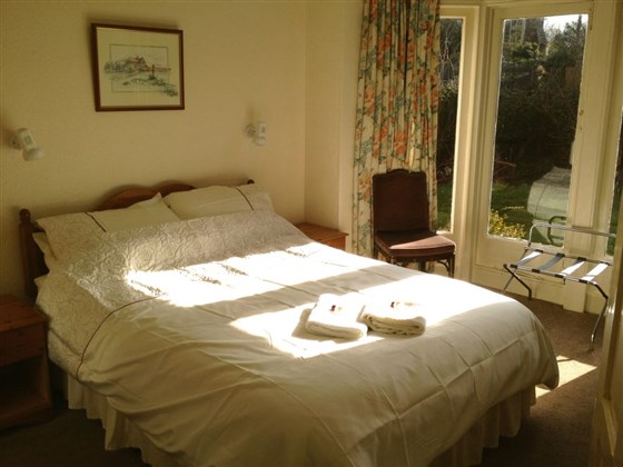 Schlafzimmer mit Doppelbett