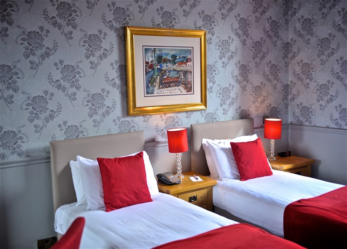 Classic Twin bedroom