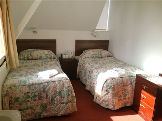 Zweibettzimmer mit eigenem Bad