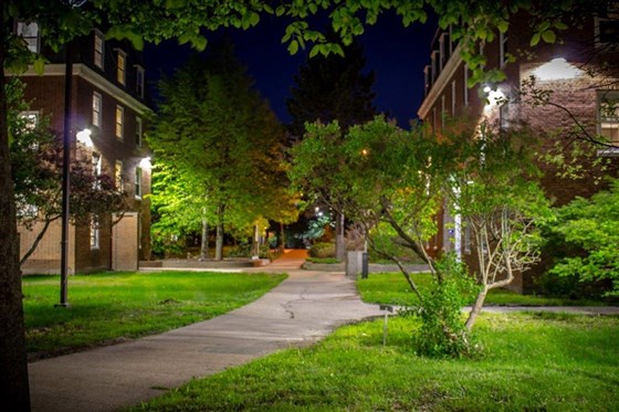 Paton College à noite