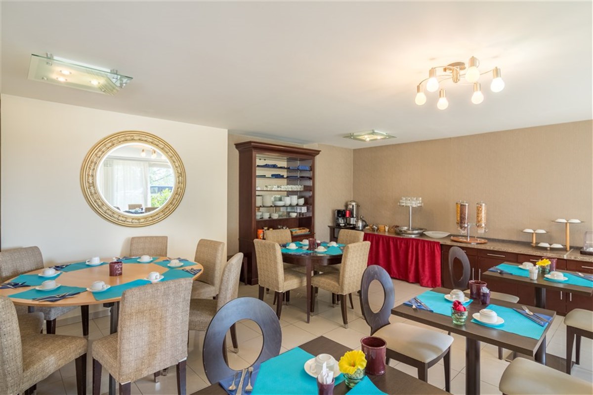 Salle petit déjeuner