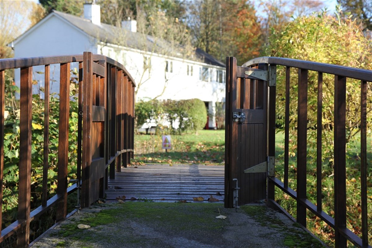 Giardino della corte occidentale, il ruscello