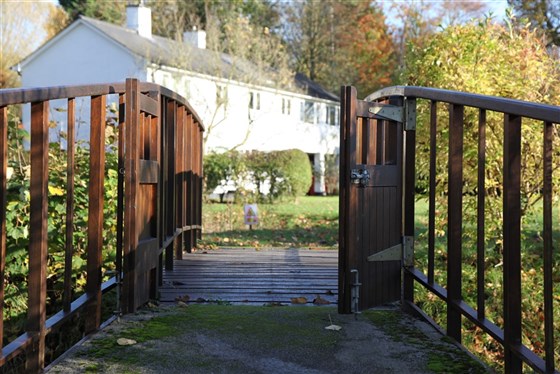 Giardino della corte occidentale, il ruscello